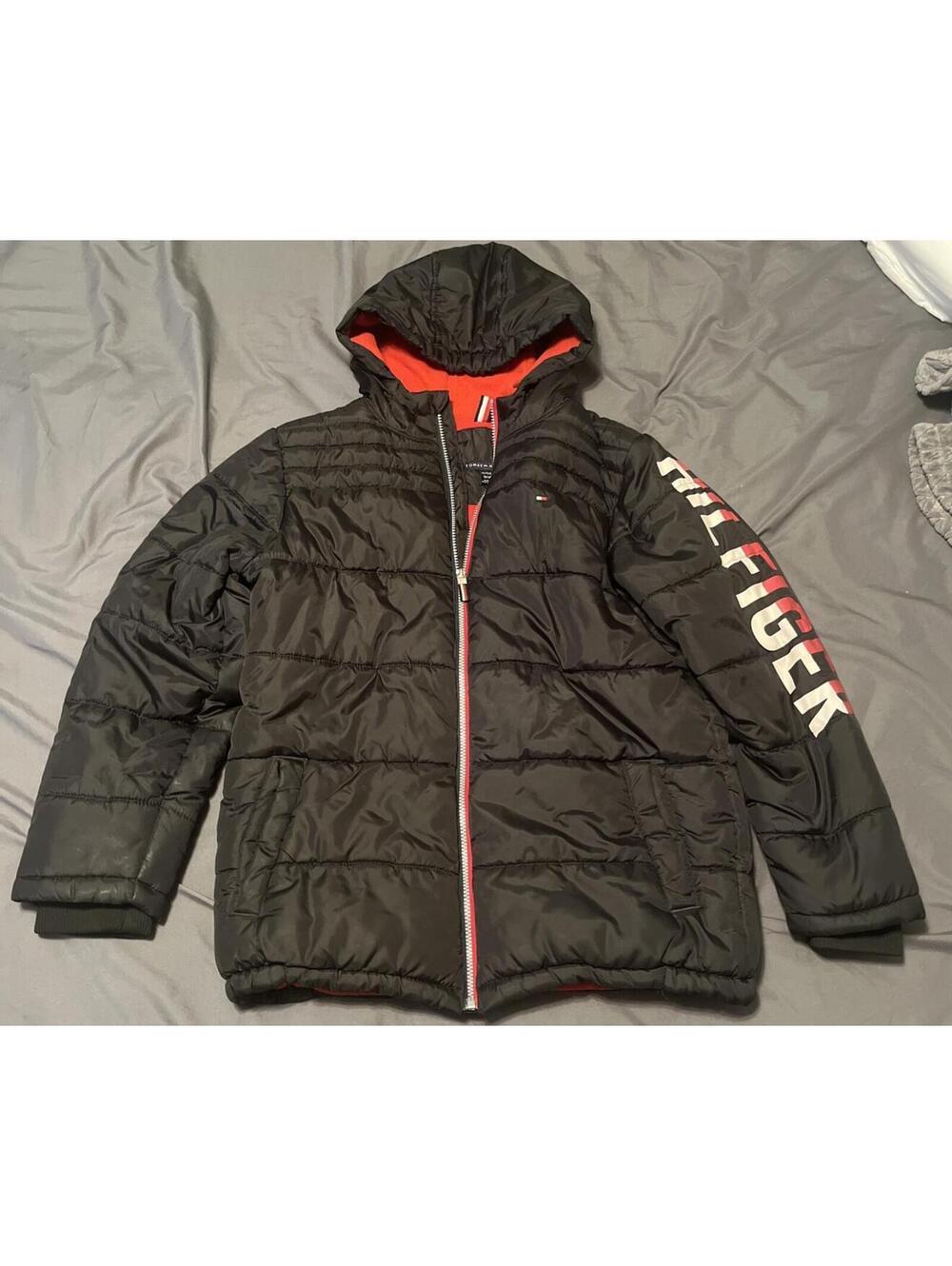 Tommy Hilfiger Puffy Winter Coat with hood. Black Youth XL 18/20 Red lining !!!